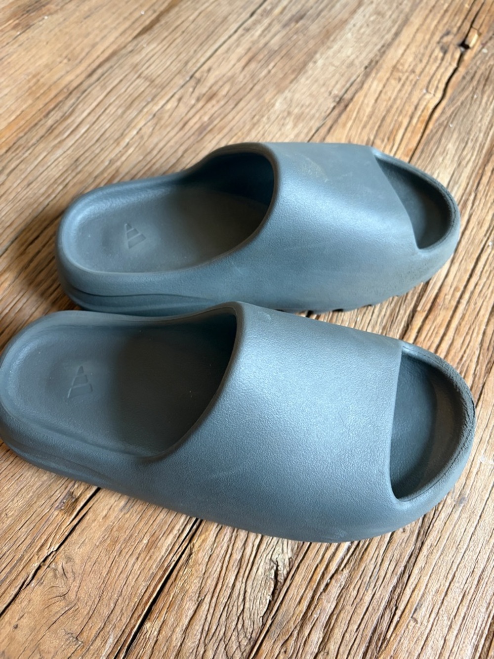 Yeezy adidas size 6 Slide Sandals in Slate Gray